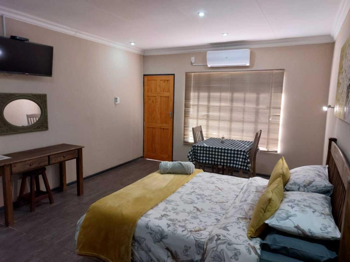 Wisteria Lane Guesthouse Postmasburg Extérieur photo