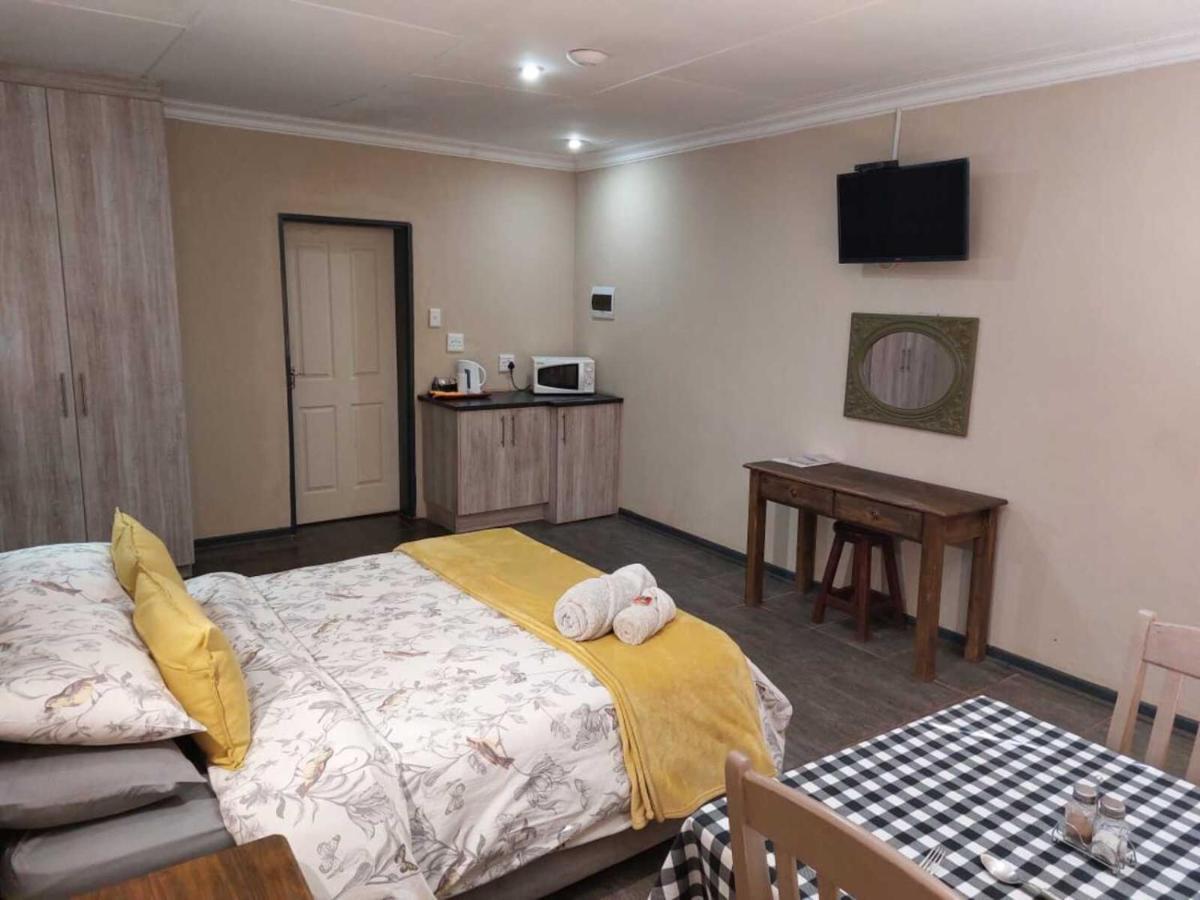 Wisteria Lane Guesthouse Postmasburg Extérieur photo